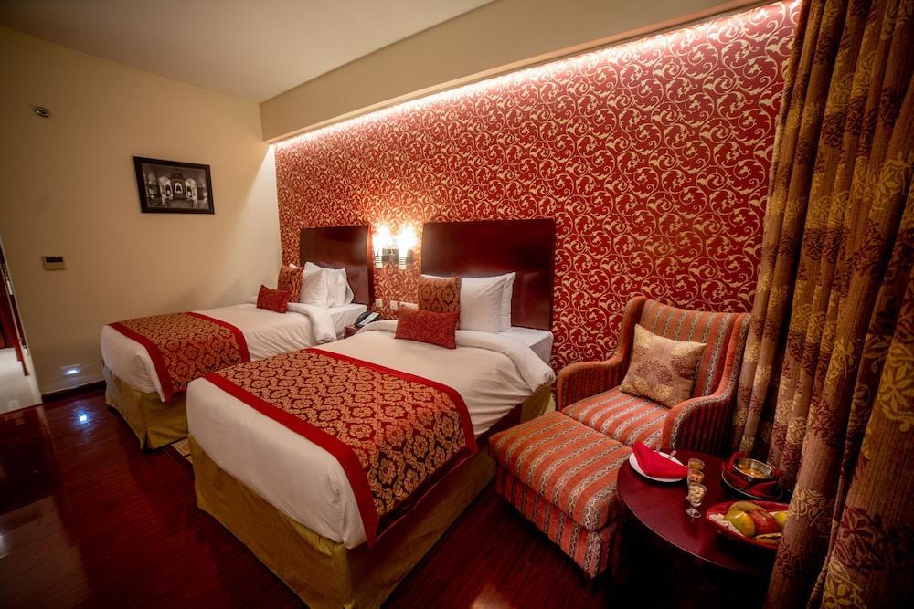 Ramada By Wyndham Jaipur Jaisinghpura Hotel Exterior foto