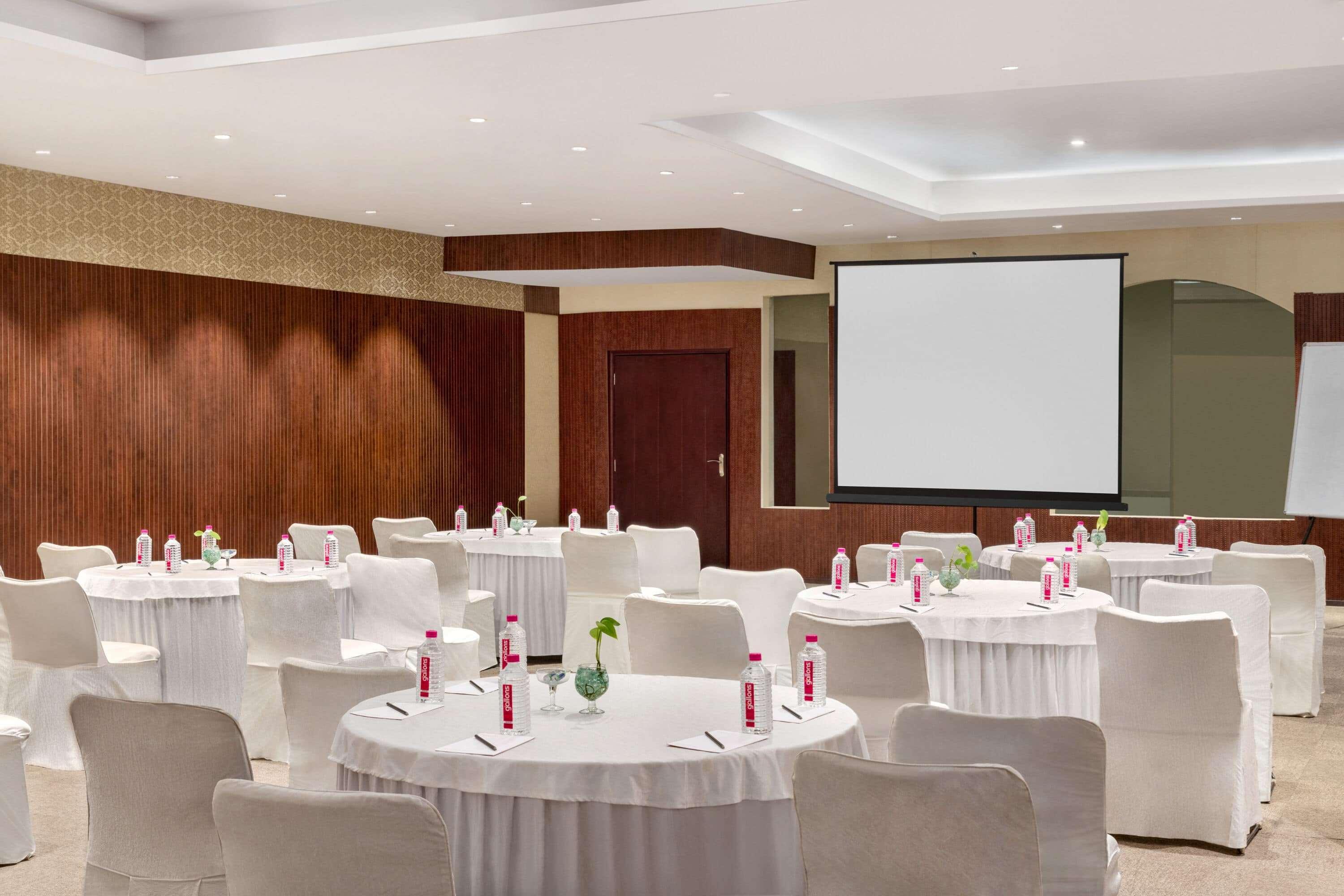 Ramada By Wyndham Jaipur Jaisinghpura Hotel Exterior foto