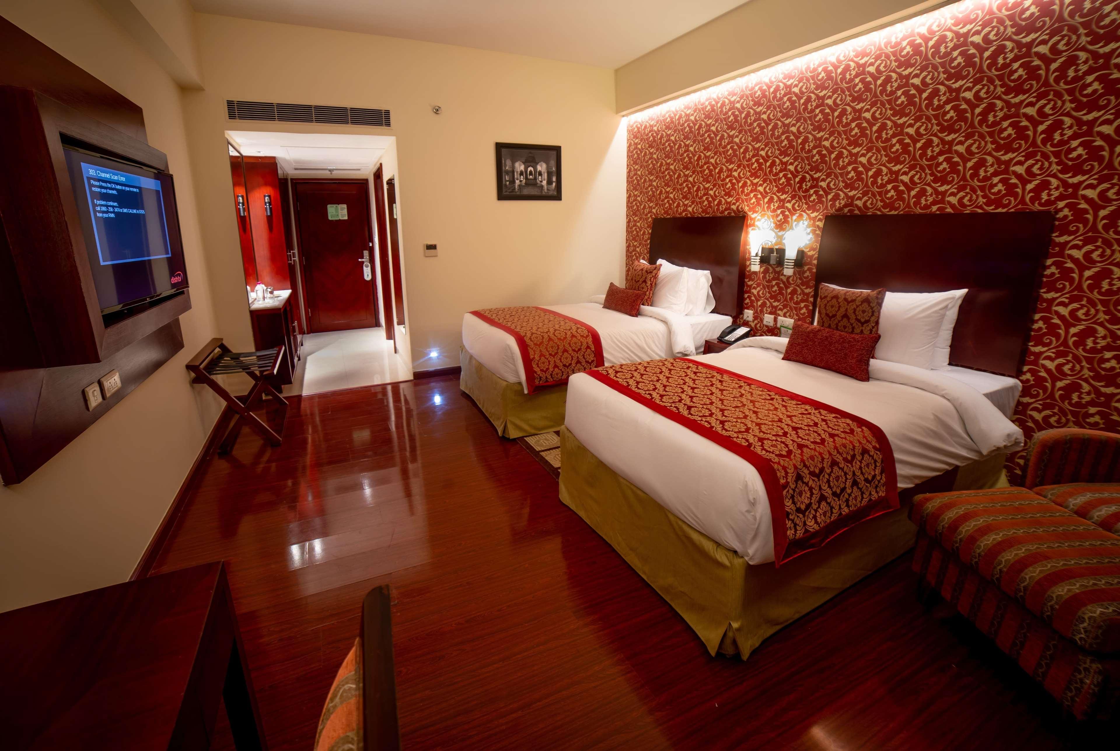 Ramada By Wyndham Jaipur Jaisinghpura Hotel Exterior foto