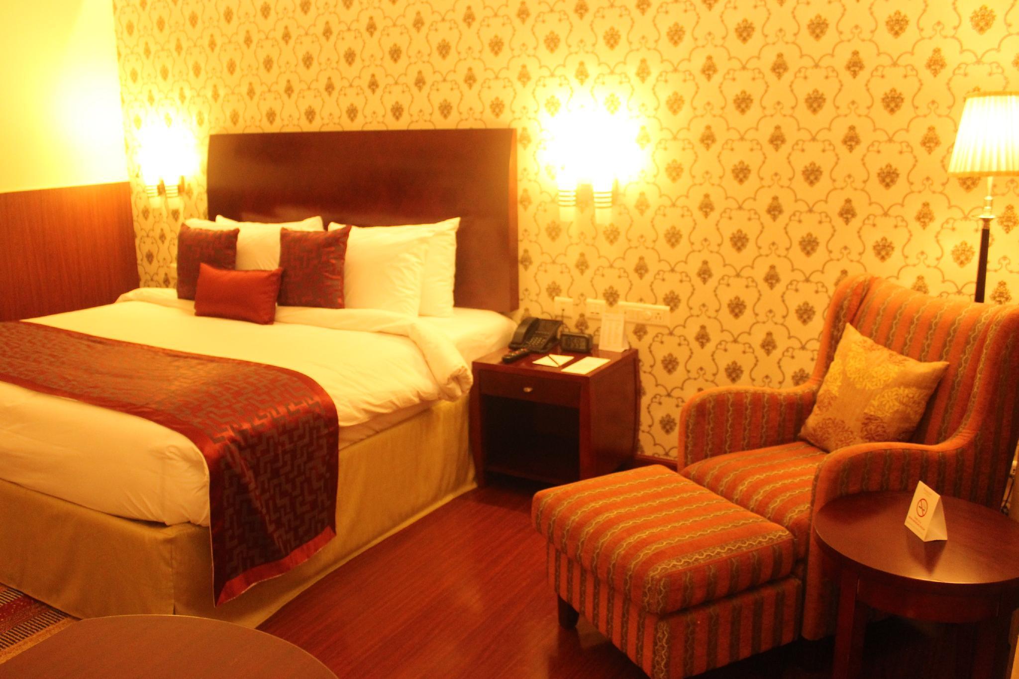 Ramada By Wyndham Jaipur Jaisinghpura Hotel Exterior foto