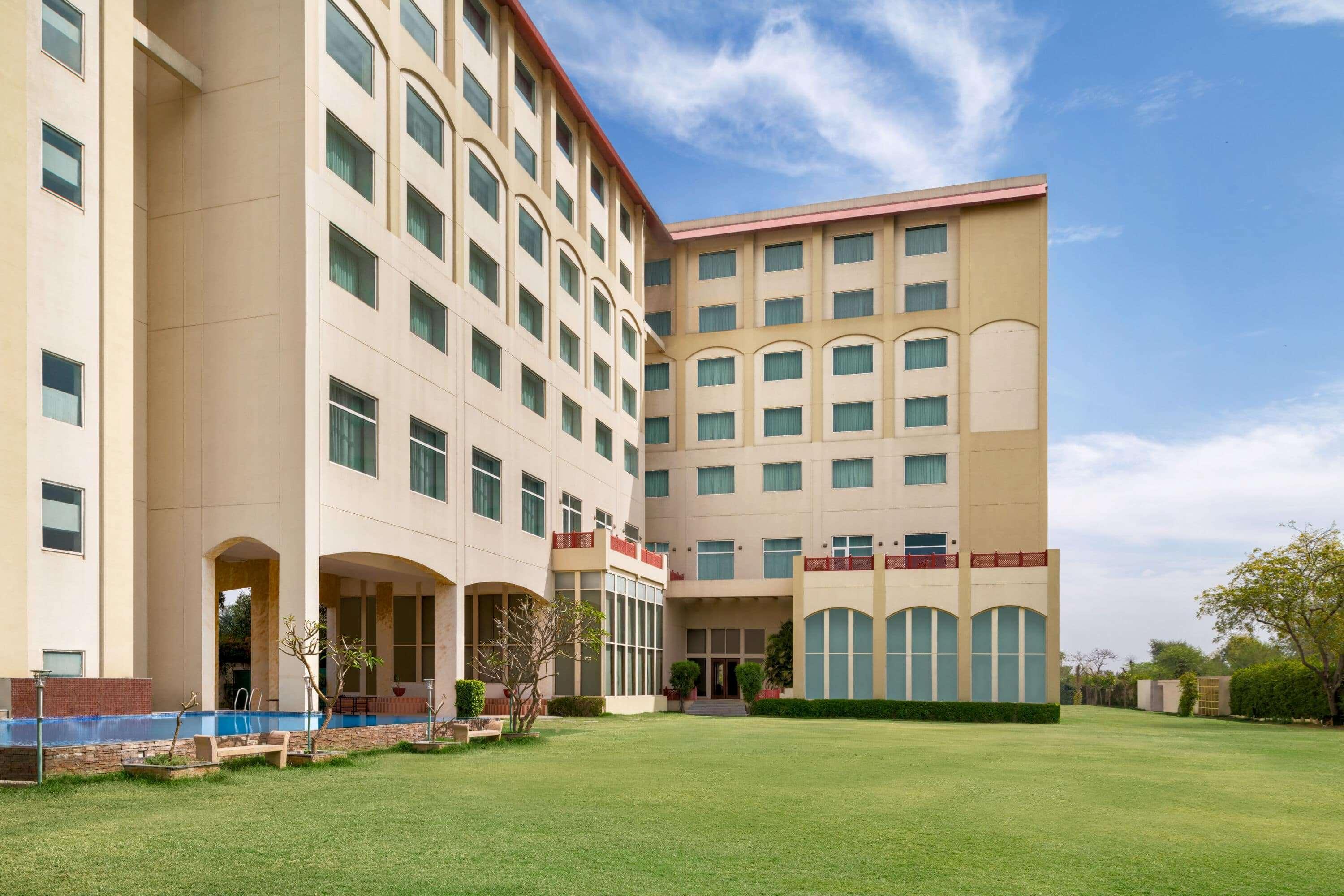 Ramada By Wyndham Jaipur Jaisinghpura Hotel Exterior foto